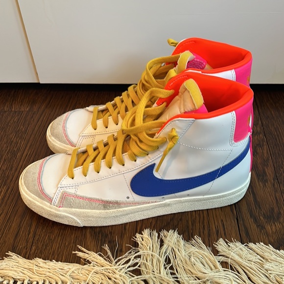 Nike Women’s Blazer Mid '77 'ACG' in White/Pink/Crimson/Blue, Size 9.5 - Picture 11 of 14